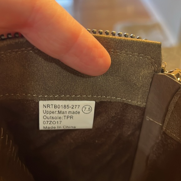 Not yet Rated- high heel boot is with zipper details. - Picture 6 of 11